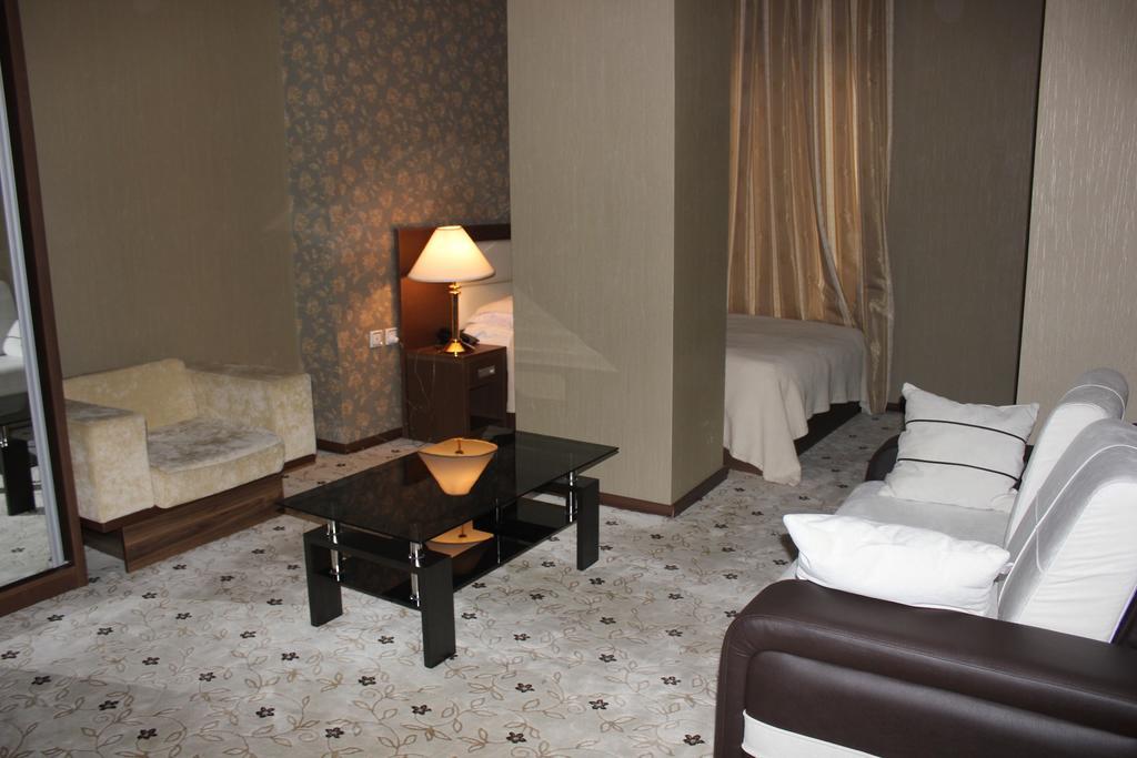 Hotel Empire Kutaisi Quarto foto
