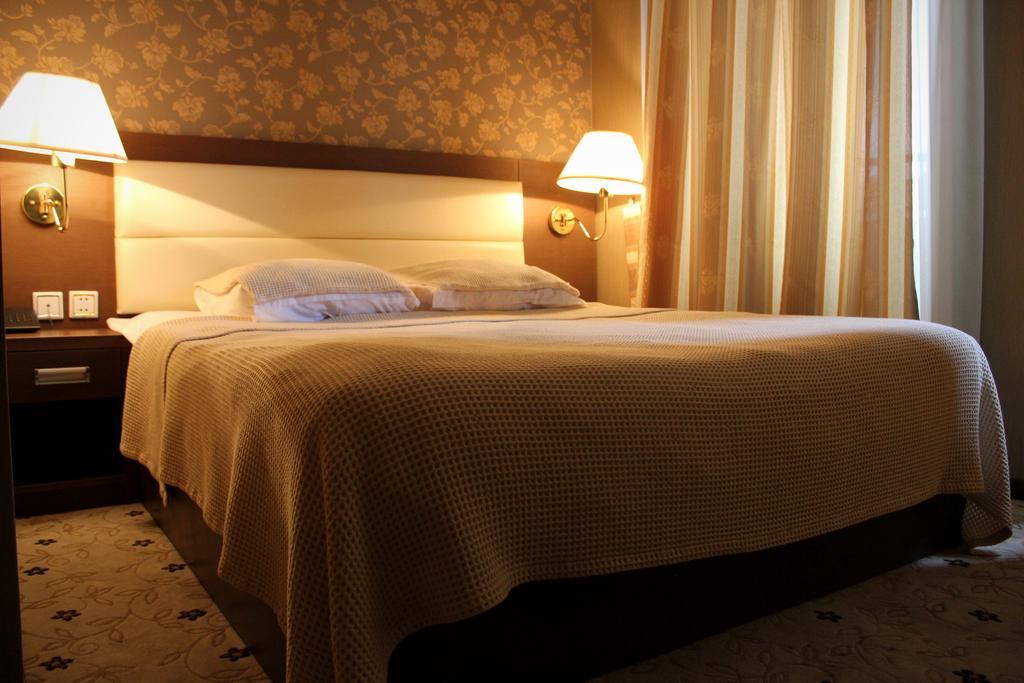 Hotel Empire Kutaisi Quarto foto
